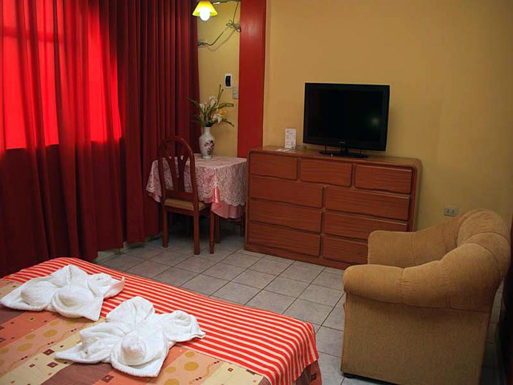 Hotel & Suites La Posada De Lobo Iquitos Ruang foto